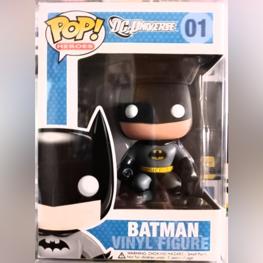 Funko POP! Heroes (DC Universe) Batman #01 [2013] (Yellow Batman Logo) RARE